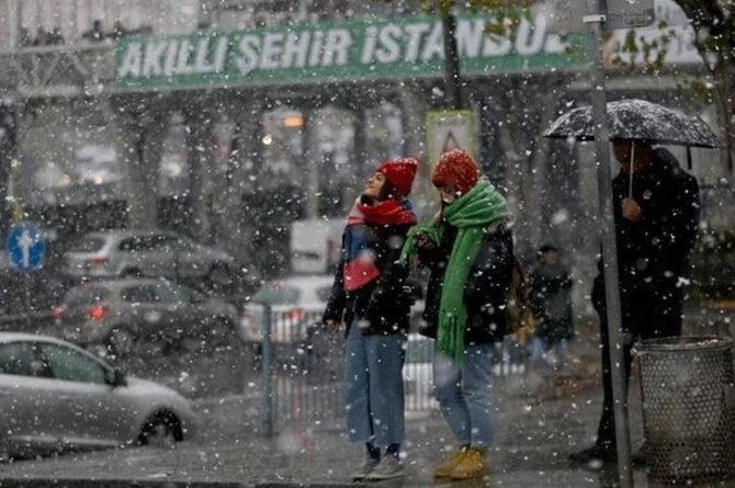Sıcaklıklar düşecek, İstanbul’a kar geliyor! Prof. Dr. Orhan Şen uyardı